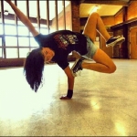 Bgirl doin' an ill move!